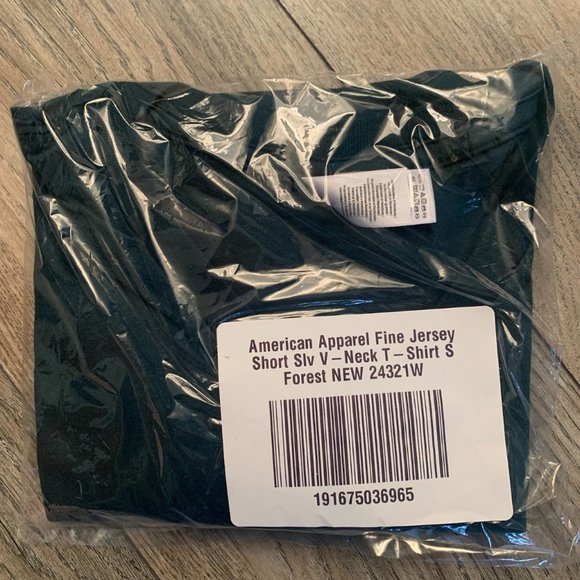 NWT AMERICAN APPAREL FINE JERSEY SHORT SLEEVE V-NECK T-SHIRT FOREST GREEN SMALL - Picture 2 of 5